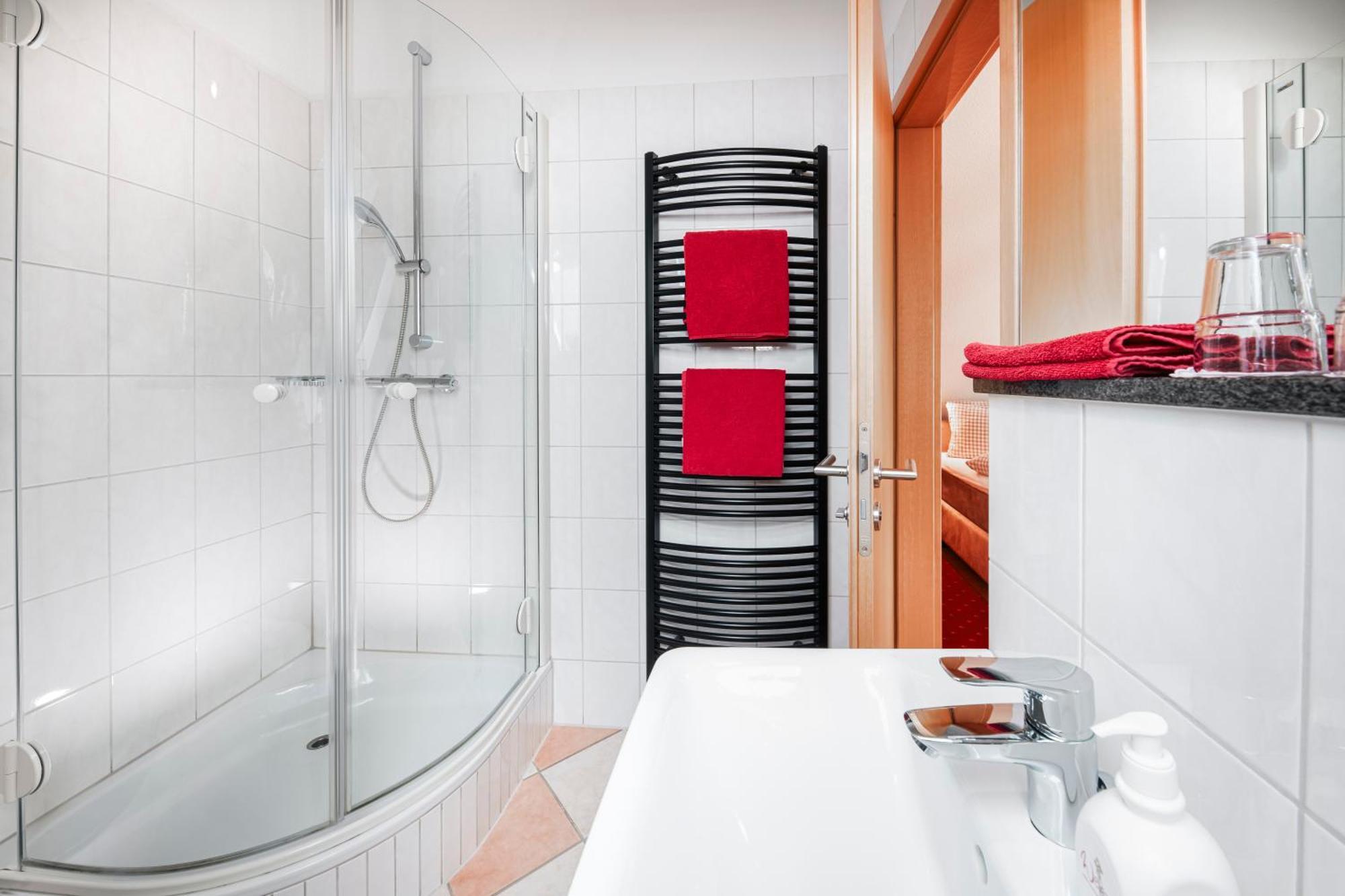 Hotel Garni Dorfkammer Ольсберг Экстерьер фото
